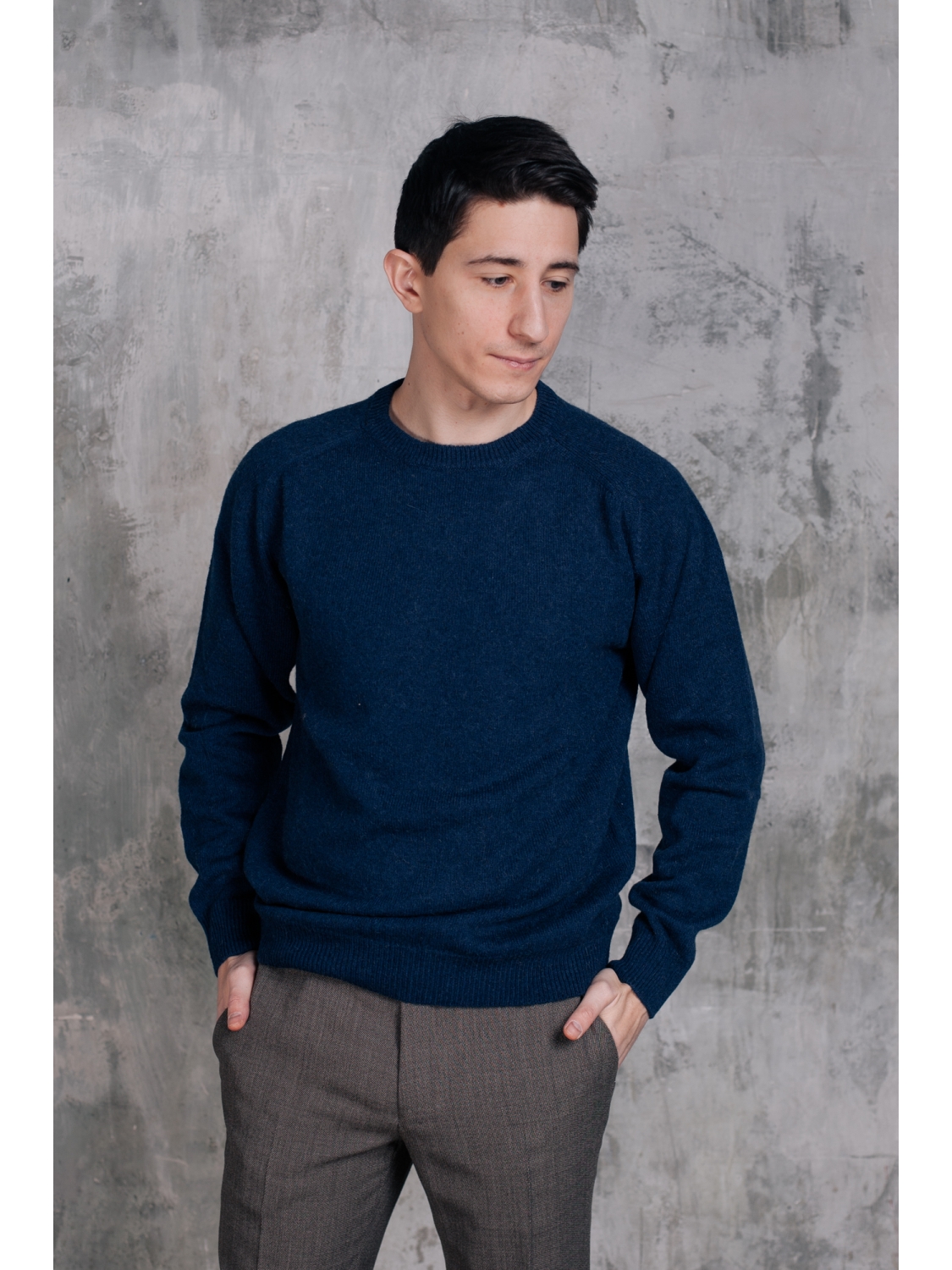 Синий мужской свитер из верблюжьей шерсти купить в Москве винтернет-магазине, шерстяной синий